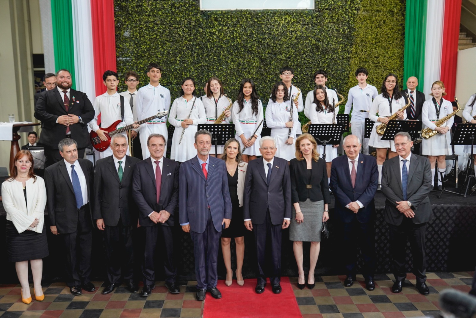 Hist rico Presidente de Italia Sergio Mattarella visita colegio